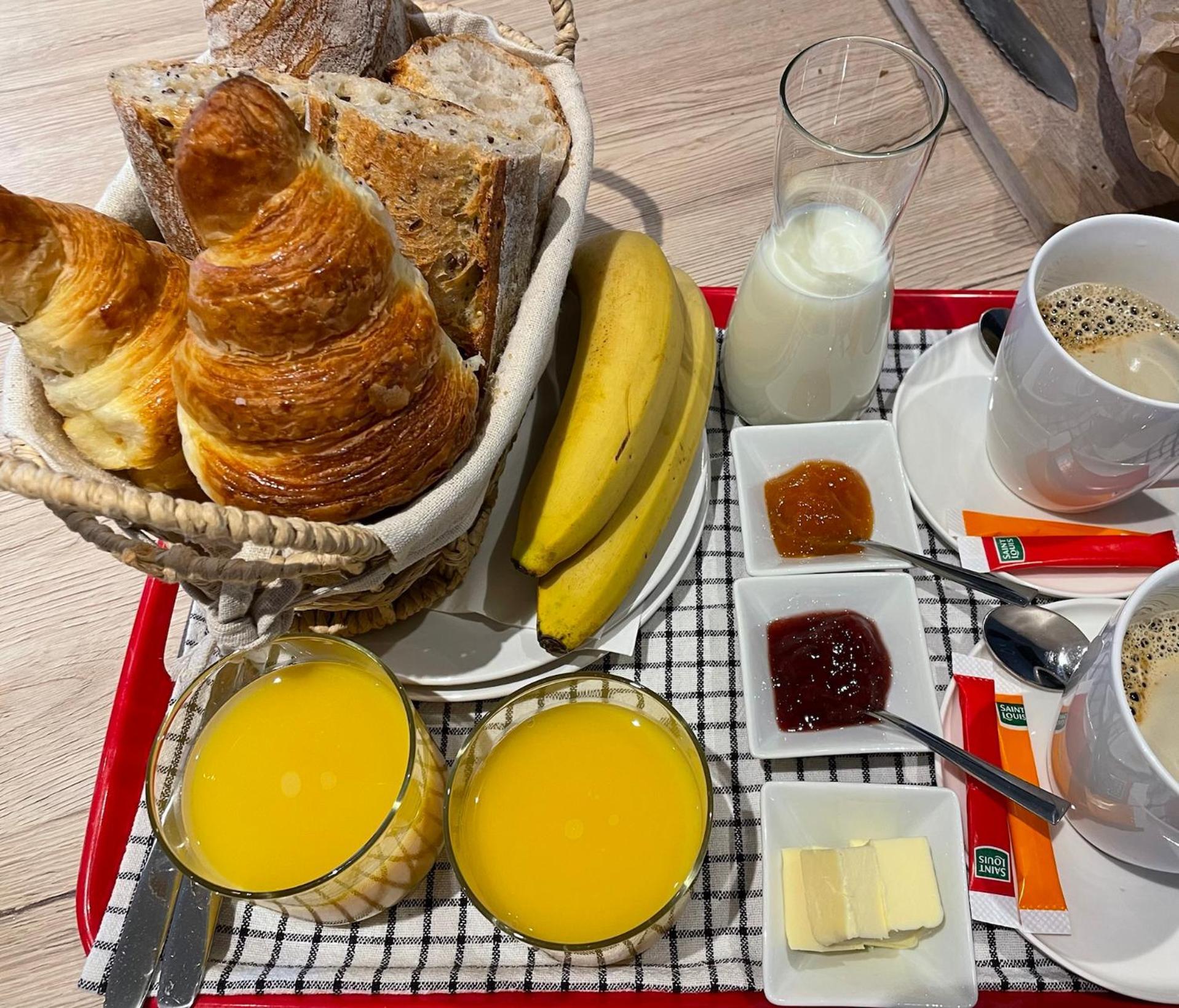 펄로스가이렉 Chez Minh Thu 아파트 외부 사진